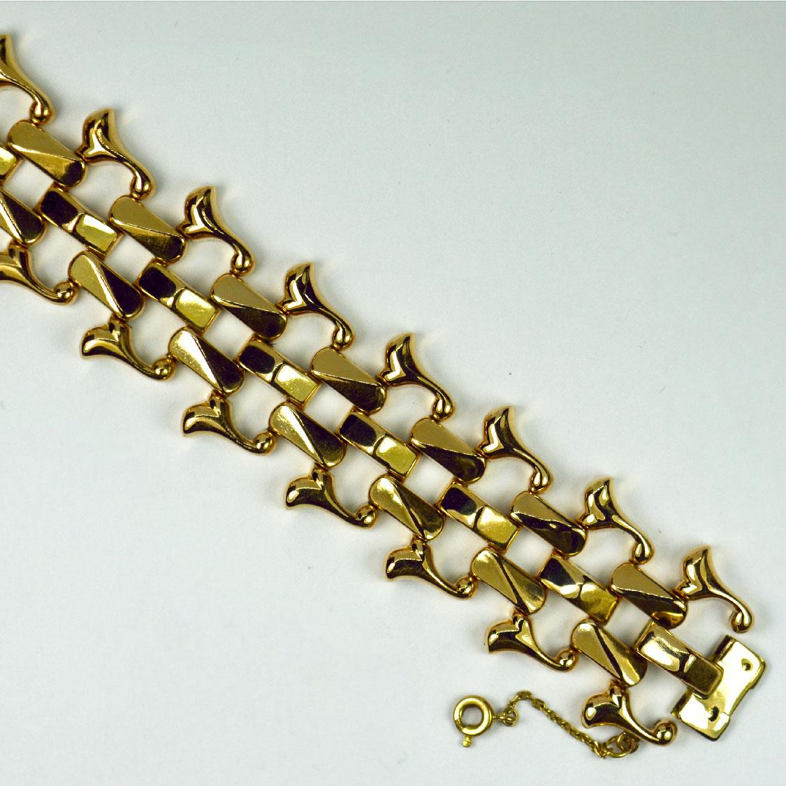 18 Karat Yellow Gold Retro Link Bracelet For Sale 4