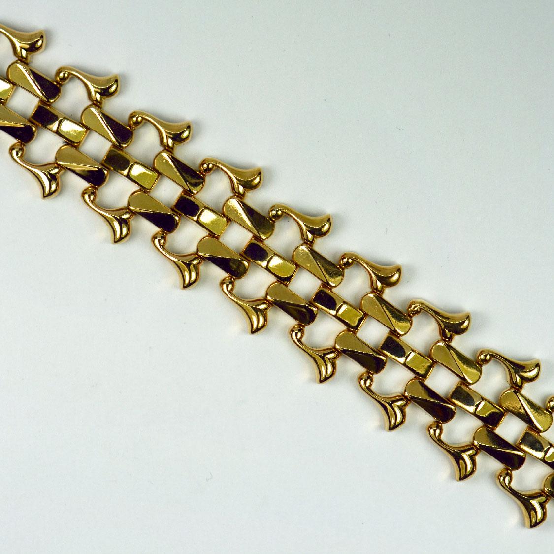 18 Karat Yellow Gold Retro Link Bracelet For Sale 5