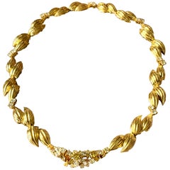 Collier rétro en or jaune 18 carats avec motif de feuille en diamants fantaisie