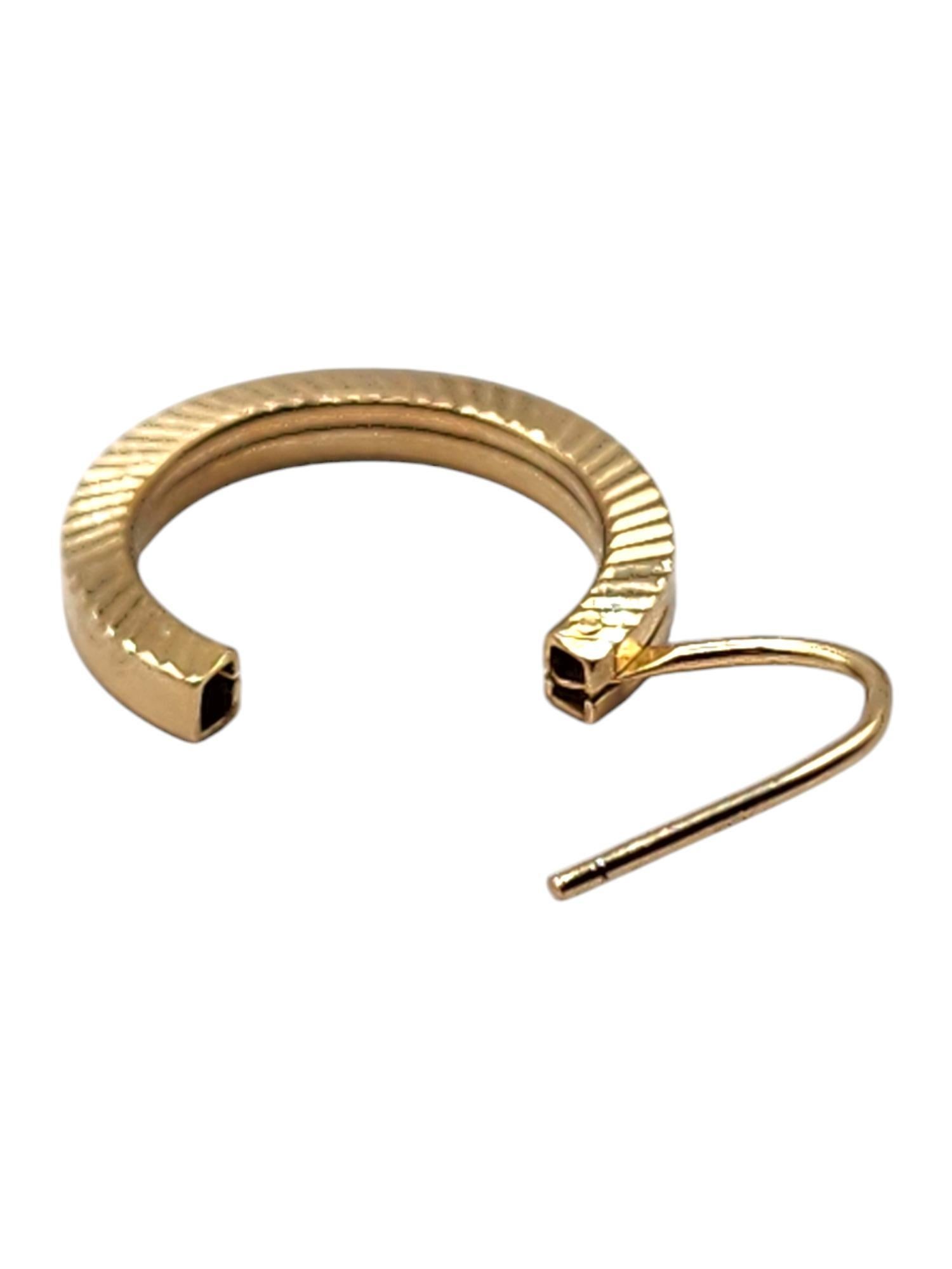 18 Karat Yellow Gold Ribbed Circle Hoop Earrings #20451 For Sale 2