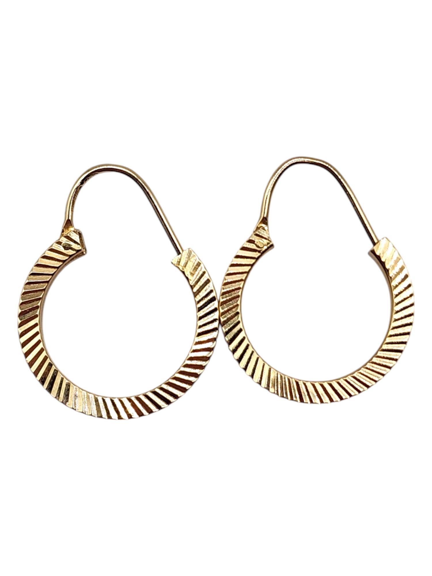 18 Karat Yellow Gold Ribbed Circle Hoop Earrings #20451
