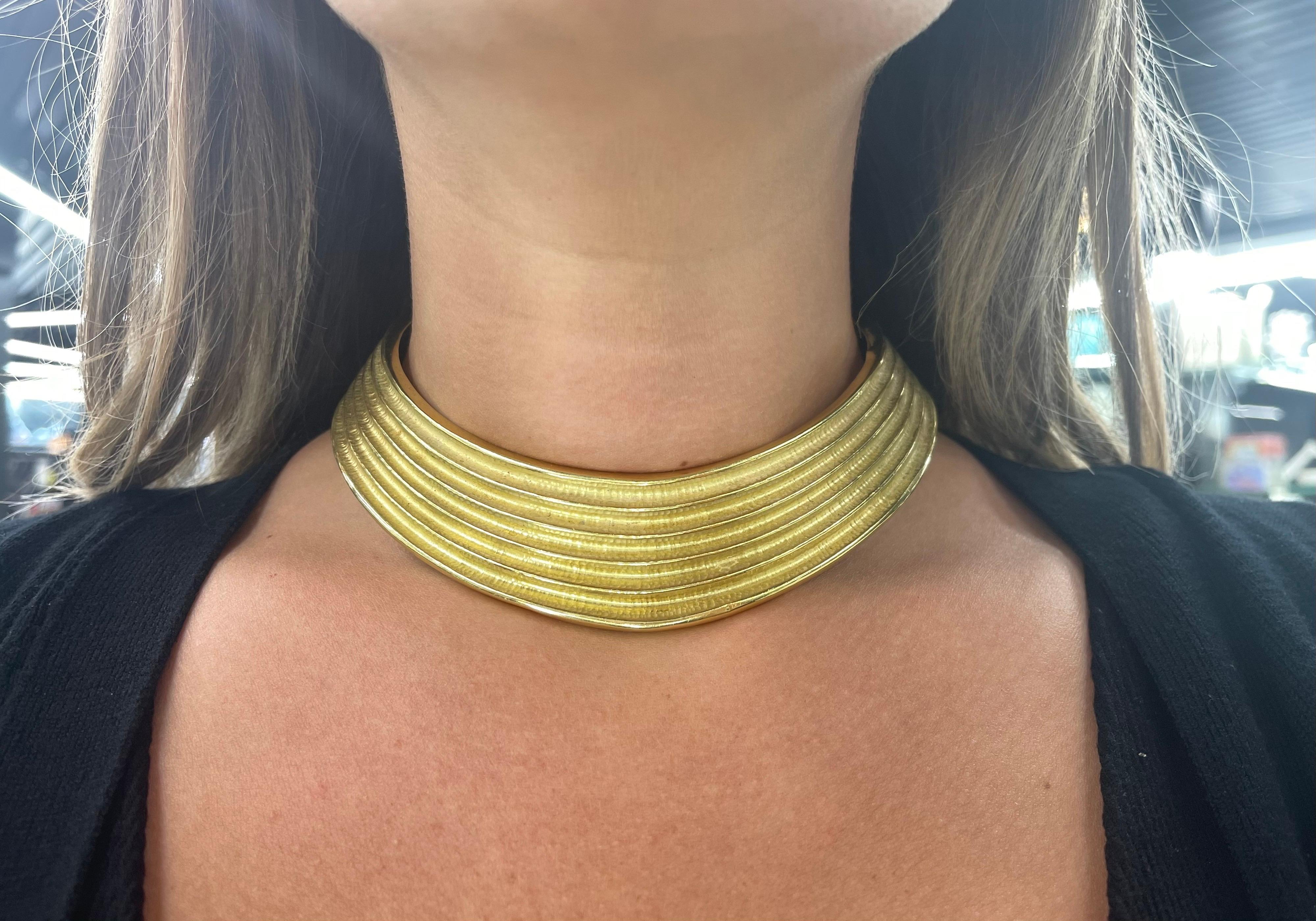 Very cool 18 karat yellow gold necklace featuring a graduated ribbed motif collar weighing 85.6 grams. Made In Italy 
Front of the necklace measures 1 3/16
Side of the necklace measures 7/8