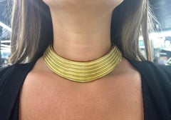 18 Karat Yellow Gold Ribbed Collar Necklace 85.6 Grams Made in Italy