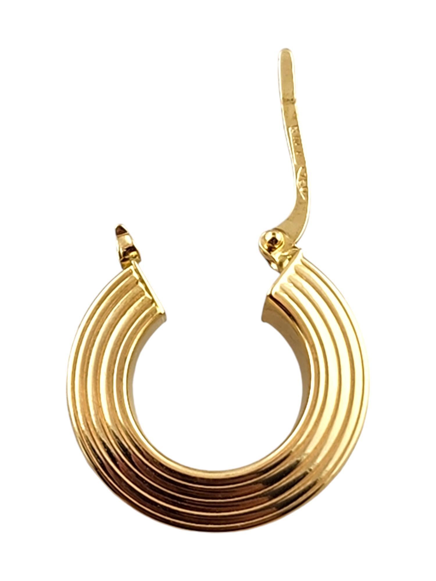 18 Karat Yellow Gold Ribbed Hoop Earrings #18488 1