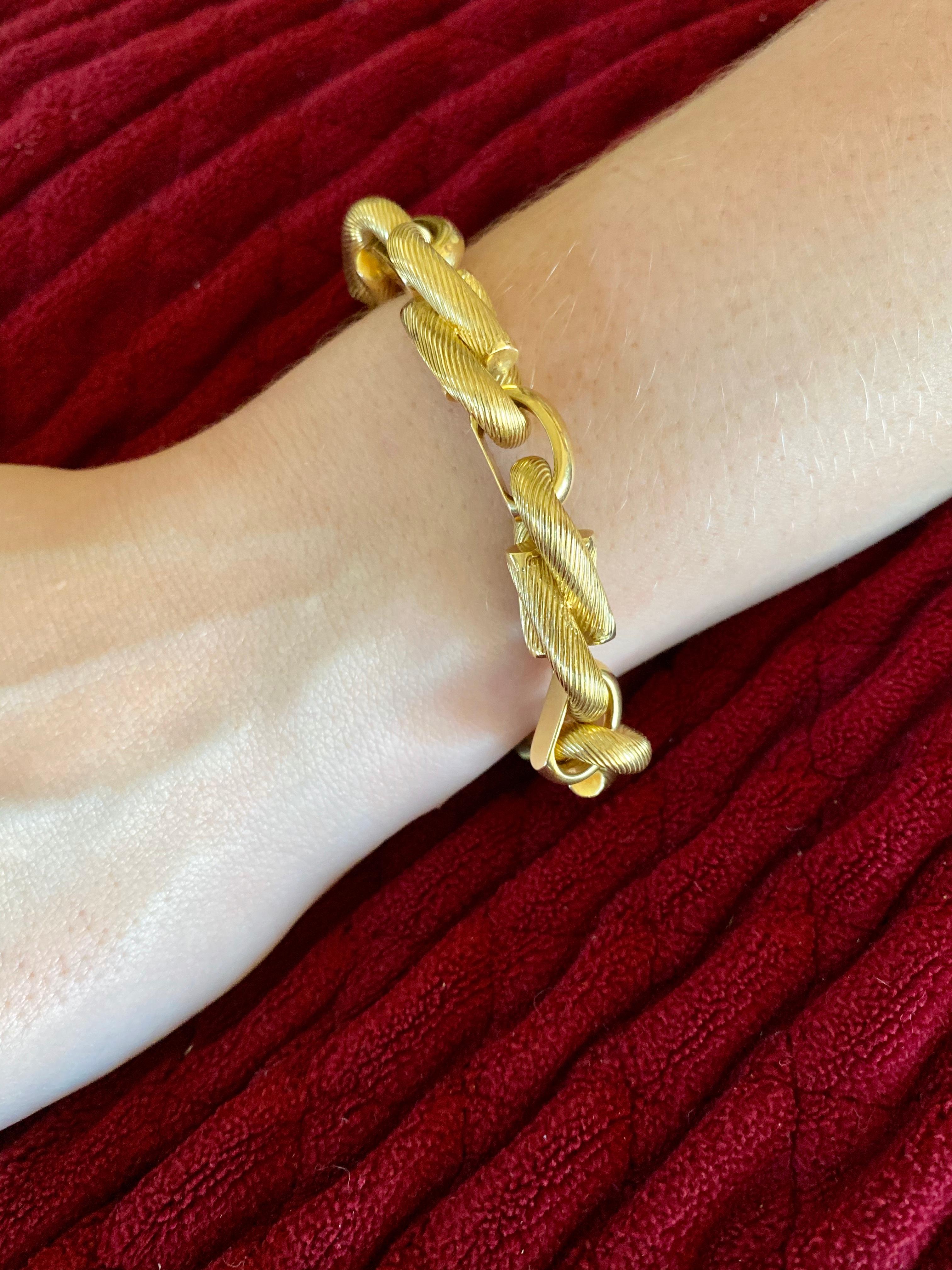18 Karat Yellow Gold Ribbed Infinity Link Chain Bracelet 4