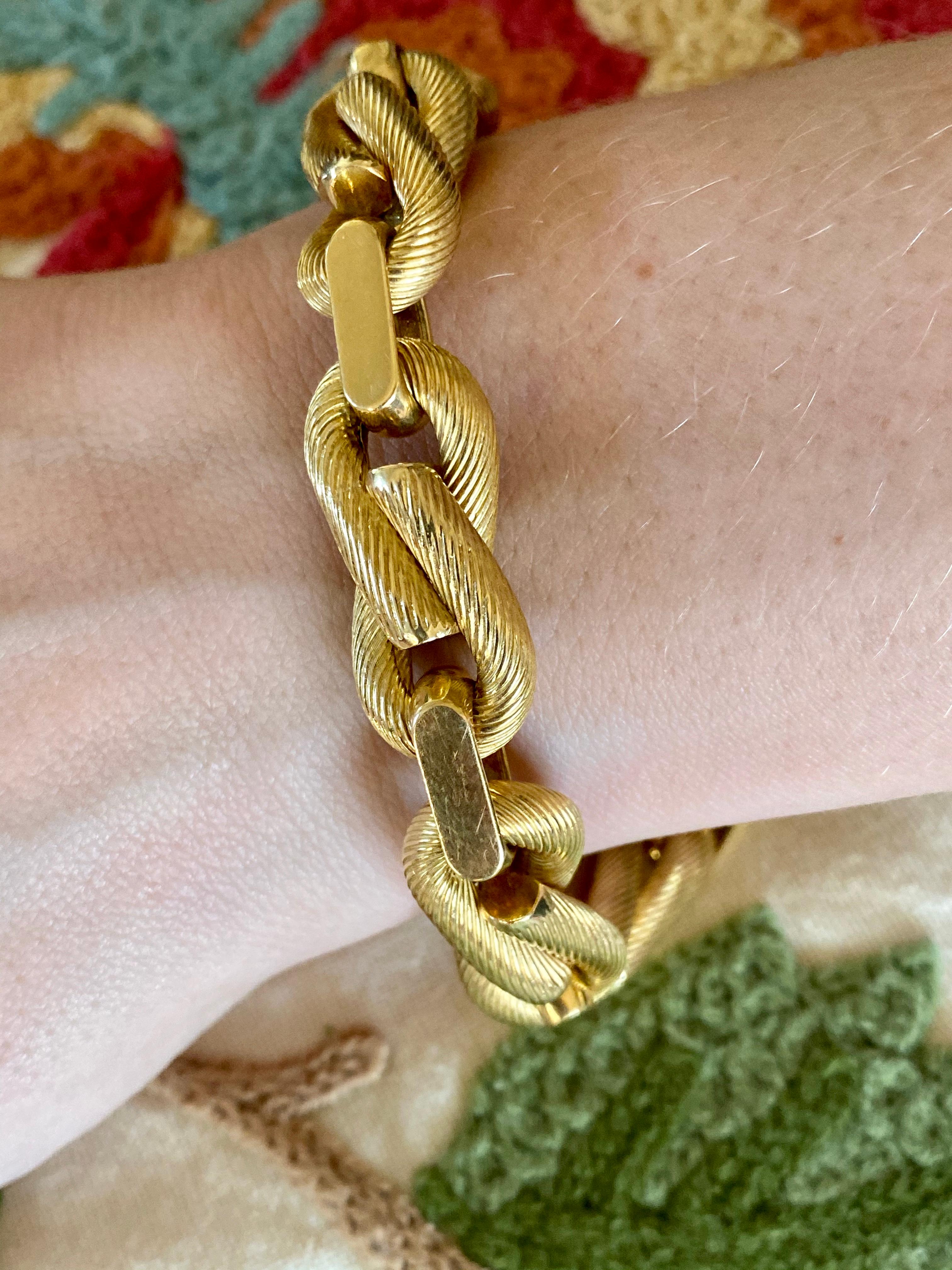 18 Karat Yellow Gold Ribbed Infinity Link Chain Bracelet 6