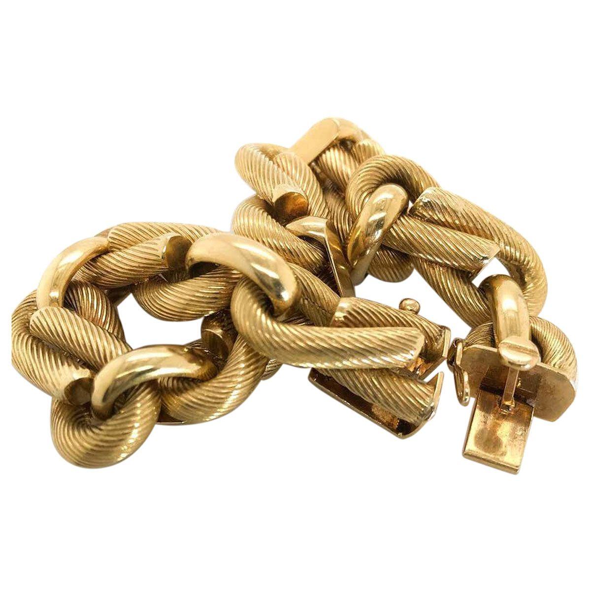 Women's 18 Karat Yellow Gold Ribbed Infinity Link Chain Bracelet