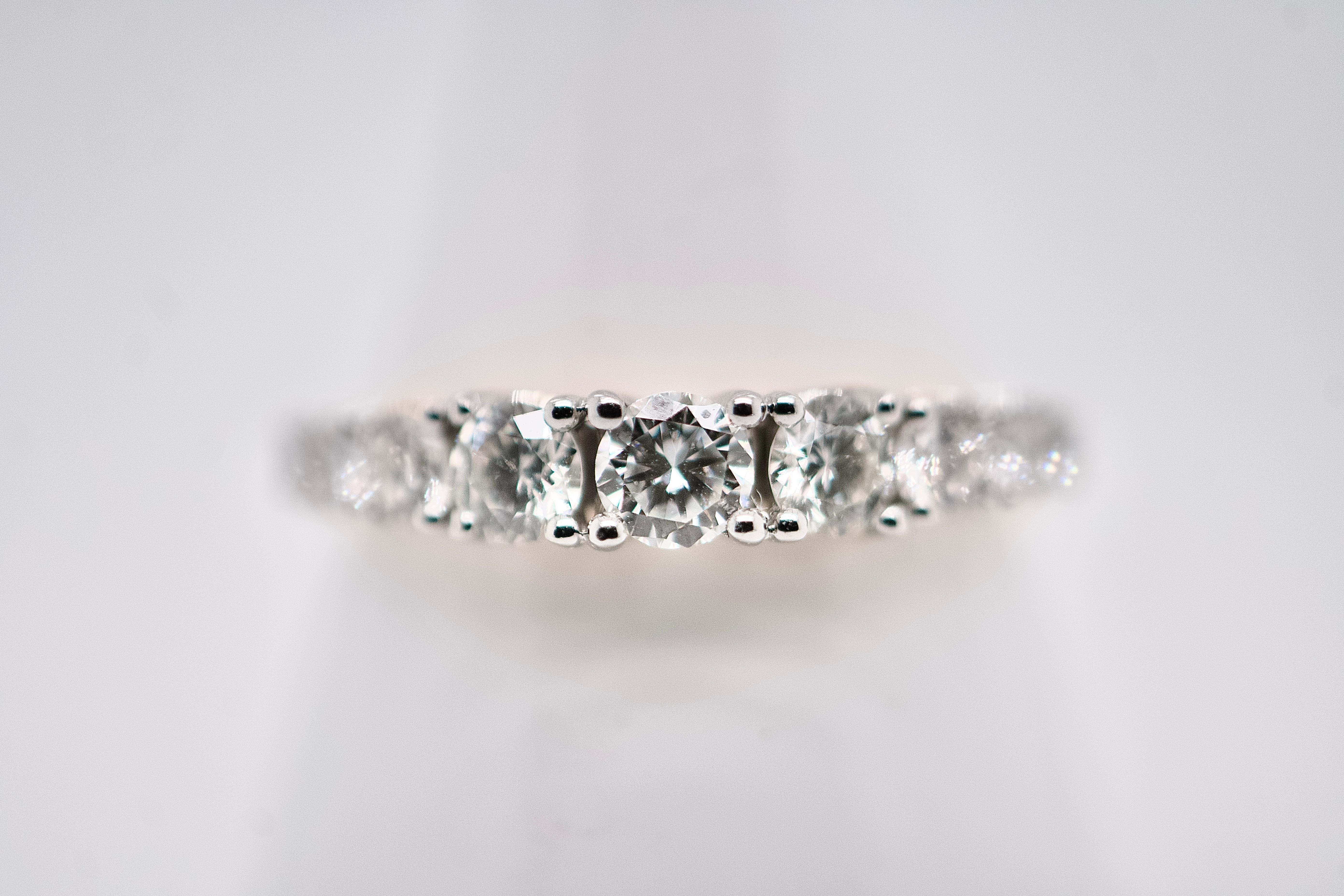 18-Karat Yellow Gold Ring Adorned with Eight 0.75 Carat Diamonds In New Condition For Sale In Vannes, FR