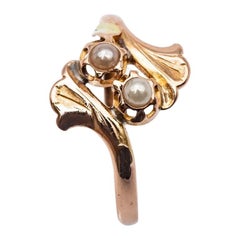 18 Karat Yellow Gold Ring Adorned with Two Fine Pearls