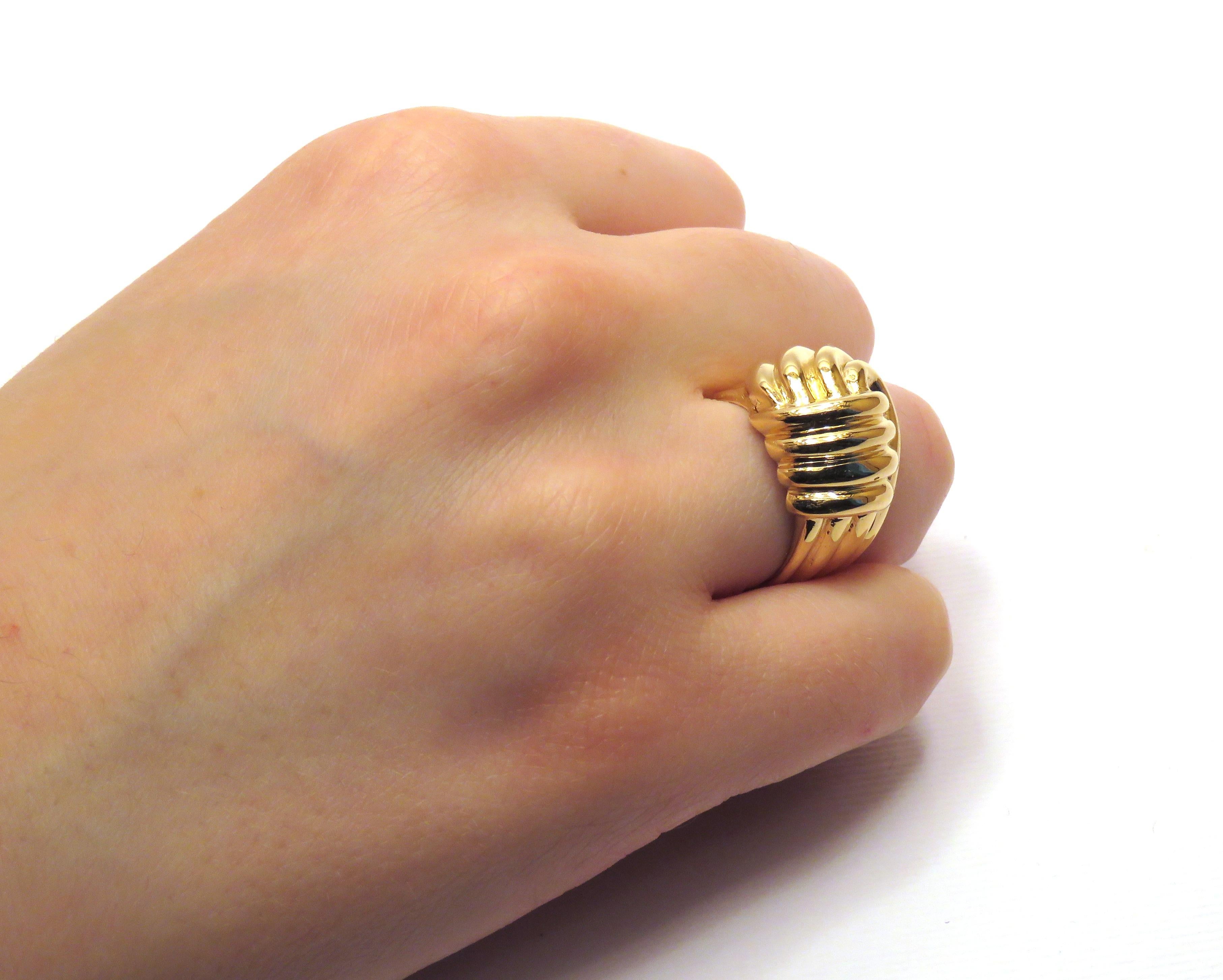 18 Karat Yellow Gold Knot Ring In Excellent Condition In Milano, IT