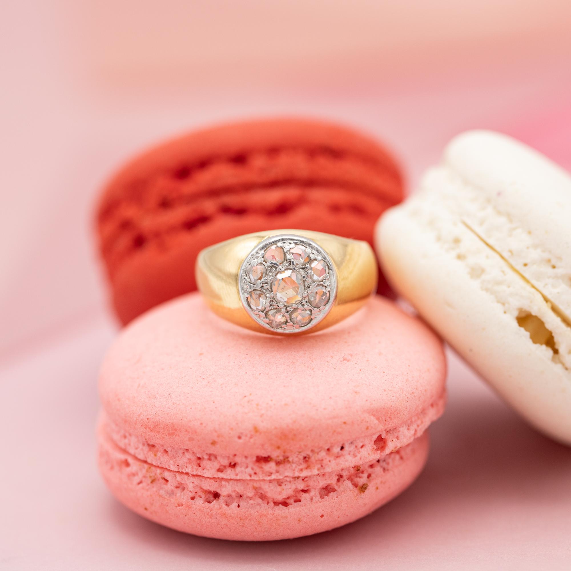 Ring aus 18 Karat Gelbgold - Diamant im Rosenschliff - Patina Bombé Zigeunerring mit Facette im Angebot 1