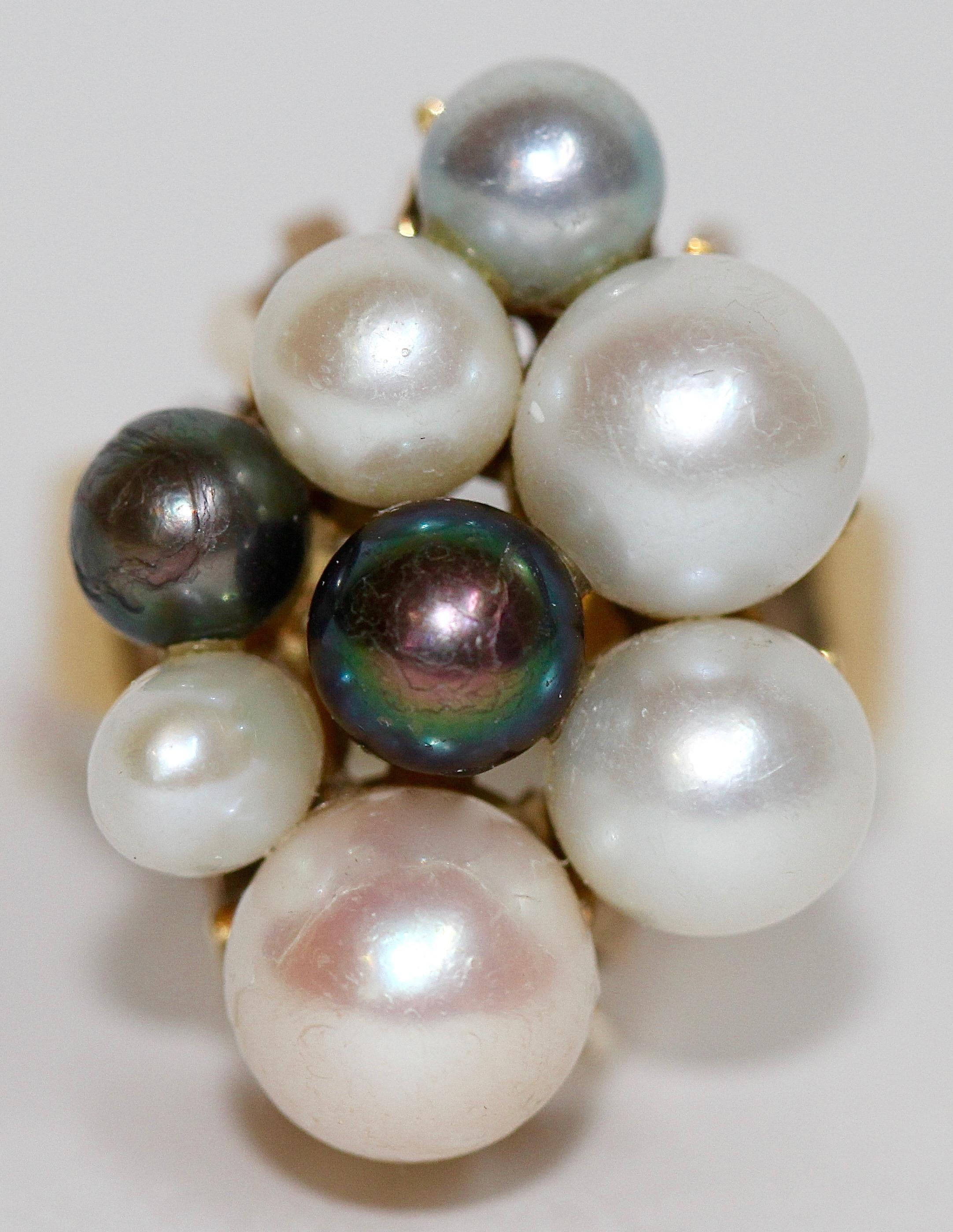 18ct yellow gold ring set with eight different natural pearls.
Ring size (diameter) 17mm. Rather for petite fingers.