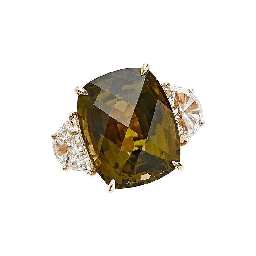 18 Karat Yellow Gold Ring Set with 10.71 Carat Green Tourmaline and Diamonds