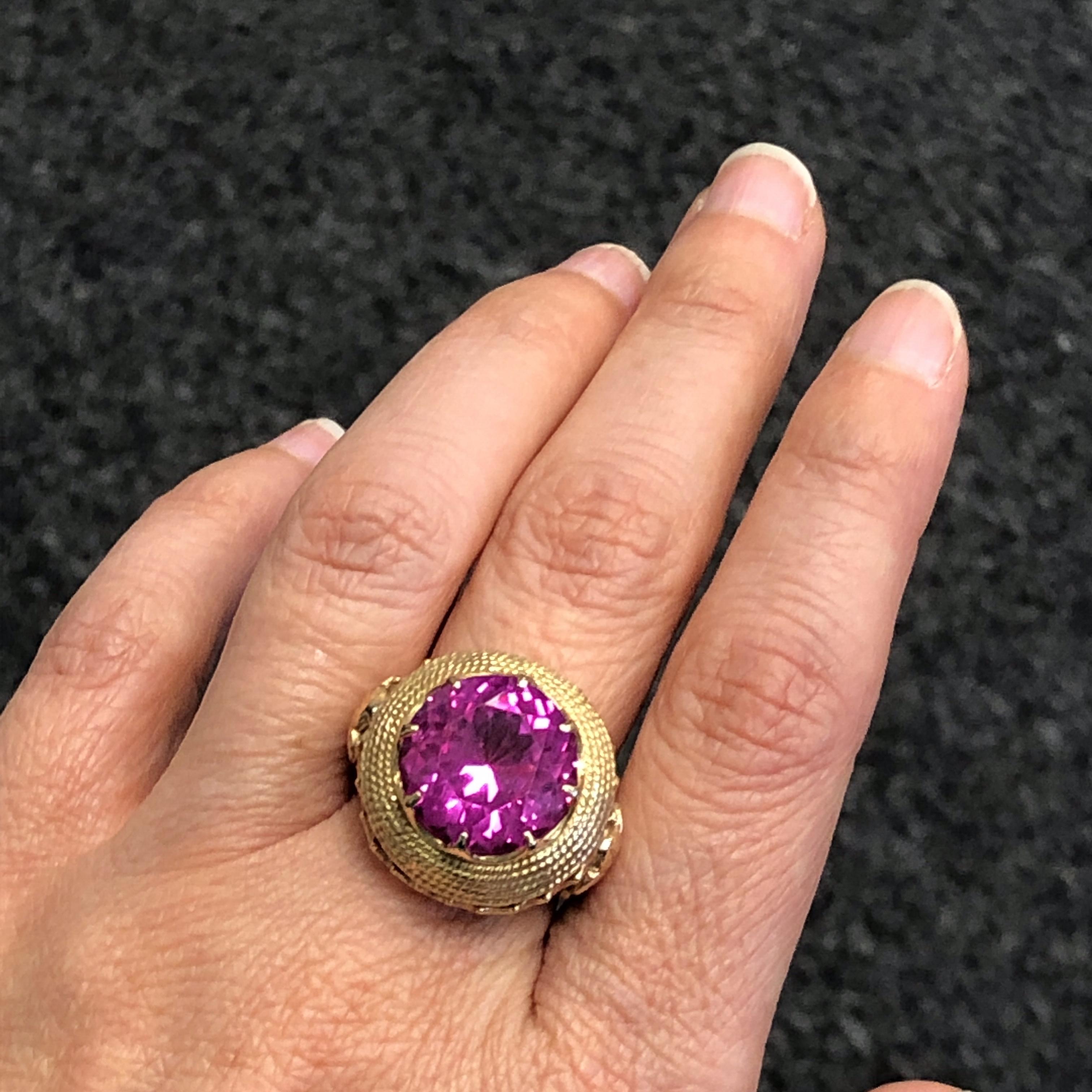 18 Karat Yellow Gold Ring with 15.50 Carat Synthetic Pink Sapphire 3