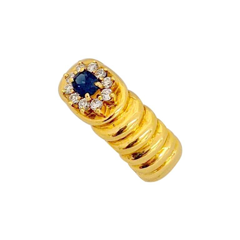 18 Karat Gelbgold Ring mit 2,27 Karat ovalem Saphir und Diamant in der Mitte