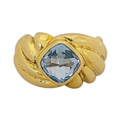 Retro 18 Karat Yellow Gold Ring with 2.80 Carat Cushion Cut Blue Topaz