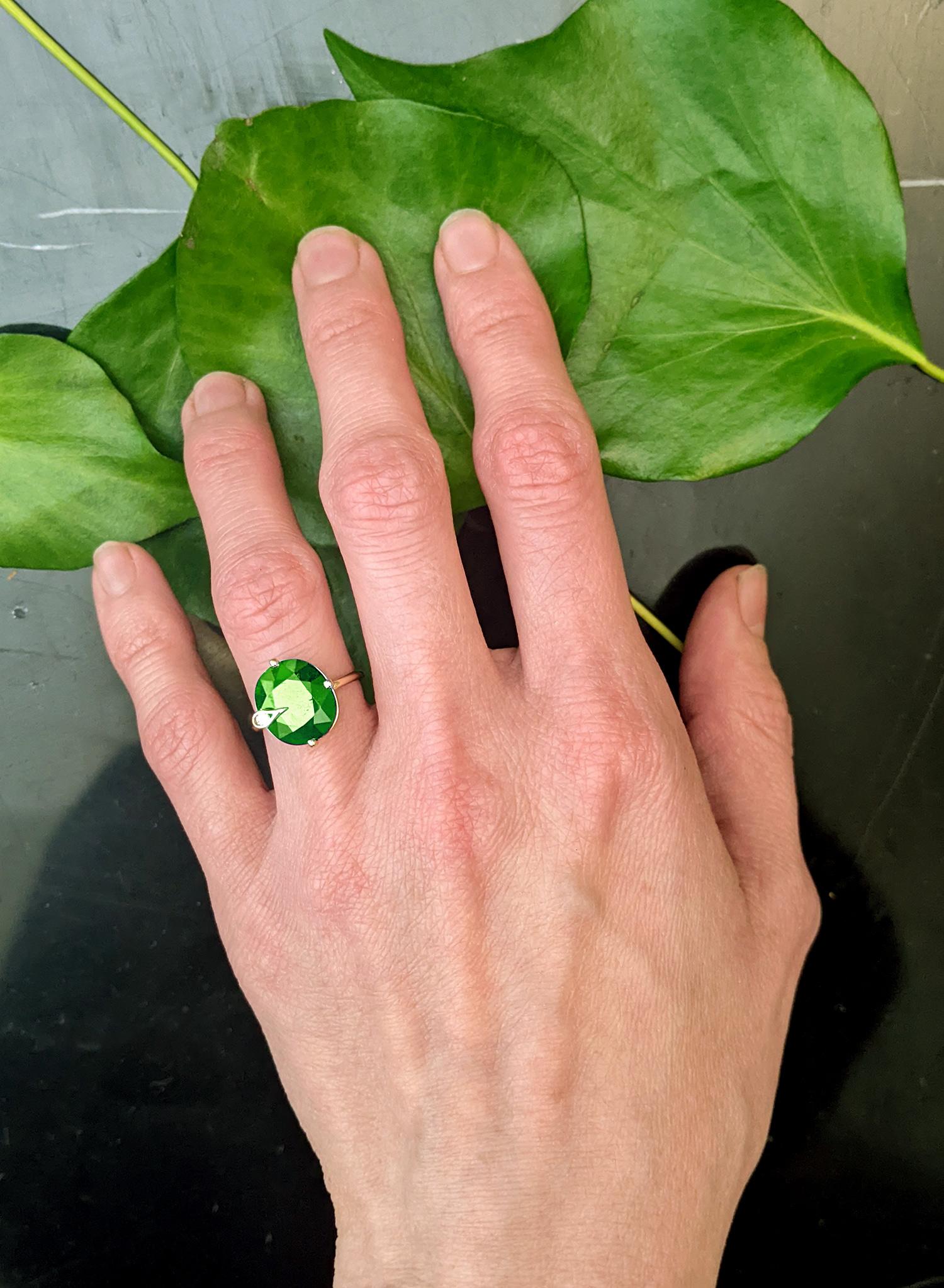 Women's or Men's Yellow Gold Engagement Ring with Four Carats GRS Certified Tsavorite and Diamond For Sale