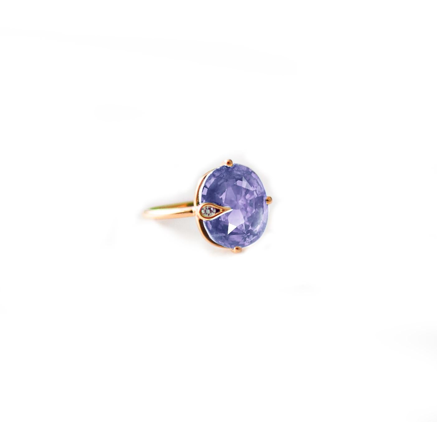 This contemporary Peacock engagement ring is in 18 karat rose gold with unheated untreated natural oval vivid lavender spinel (pastel greyish-violet), GRS certified, 4,33 carats, 10,66x9,94x7,08 mm. The ring is easy to wear, and the gem catches