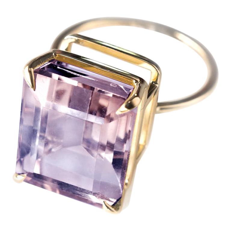Eighteen Karat Yellow Gold Cocktail Ring with Kunzite For Sale