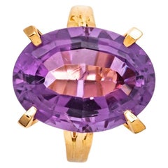 18 Karat Yellow Gold Ring with an Amethyst