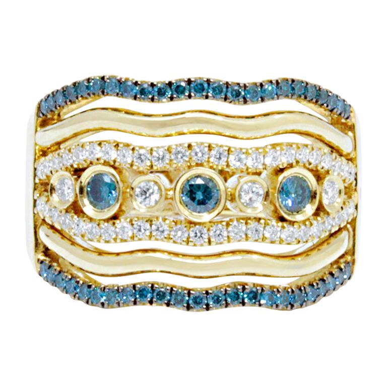 18 Karat Yellow Gold Brilliant Cut White and Blue Diamond Ring For Sale