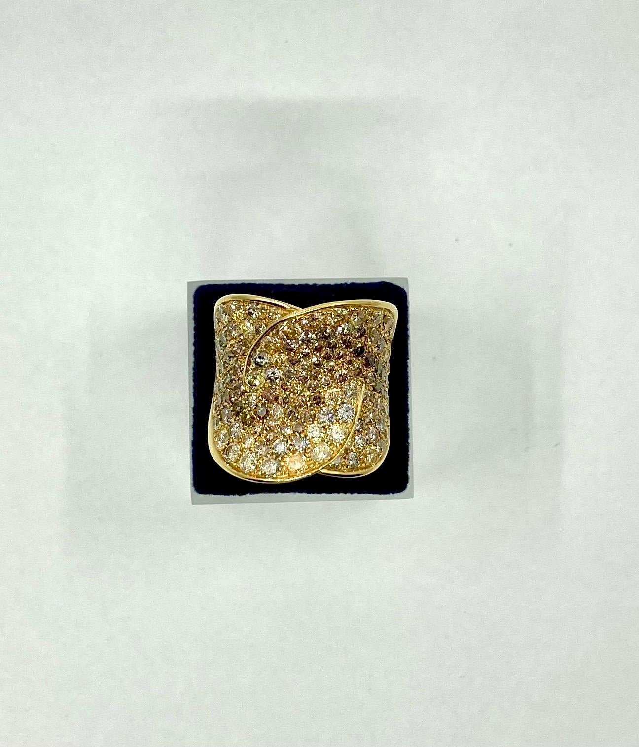 18 Karat Yellow Gold Italian Ring, with Brown Diamonds In New Condition For Sale In Valenza, IT