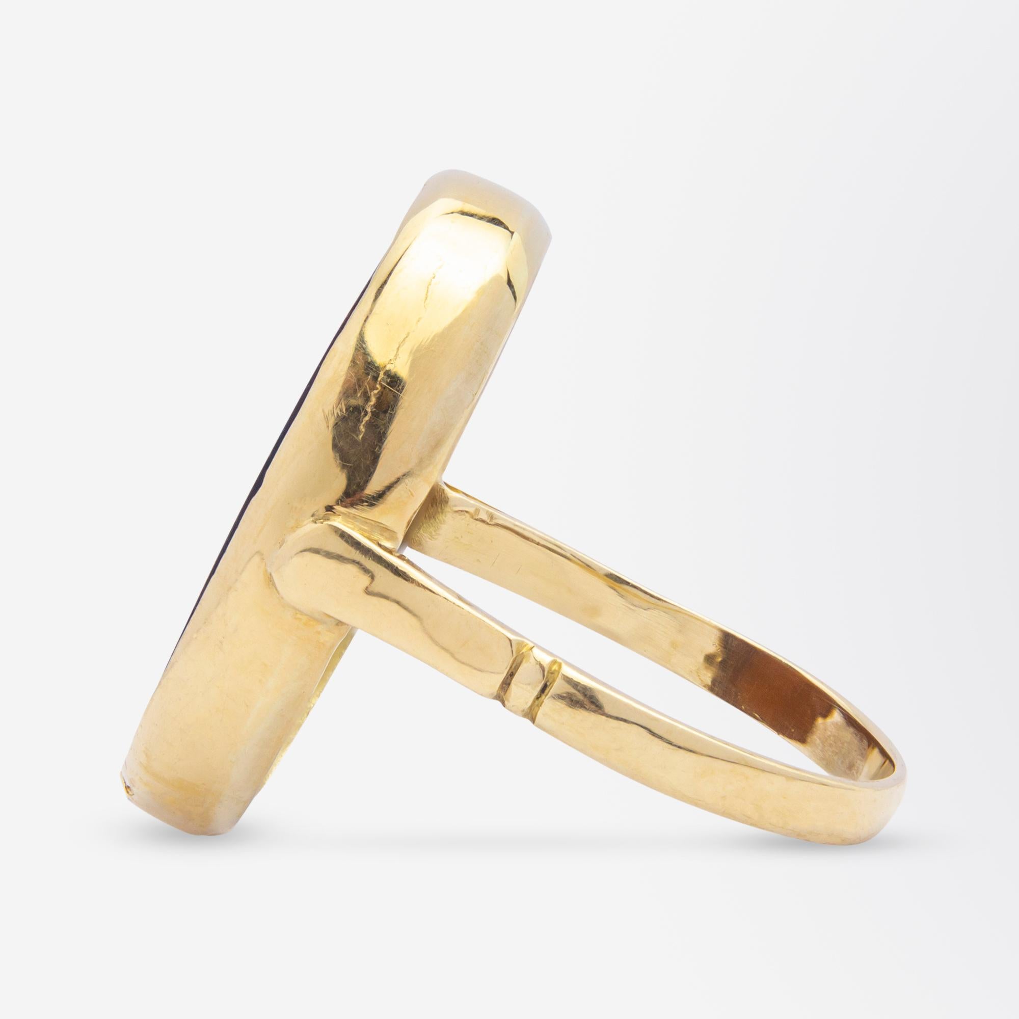 Ring aus 18 Karat Gelbgold mit braunem Glas-Intaglio von 'Hecker im Zustand „Gut“ im Angebot in Brisbane, QLD