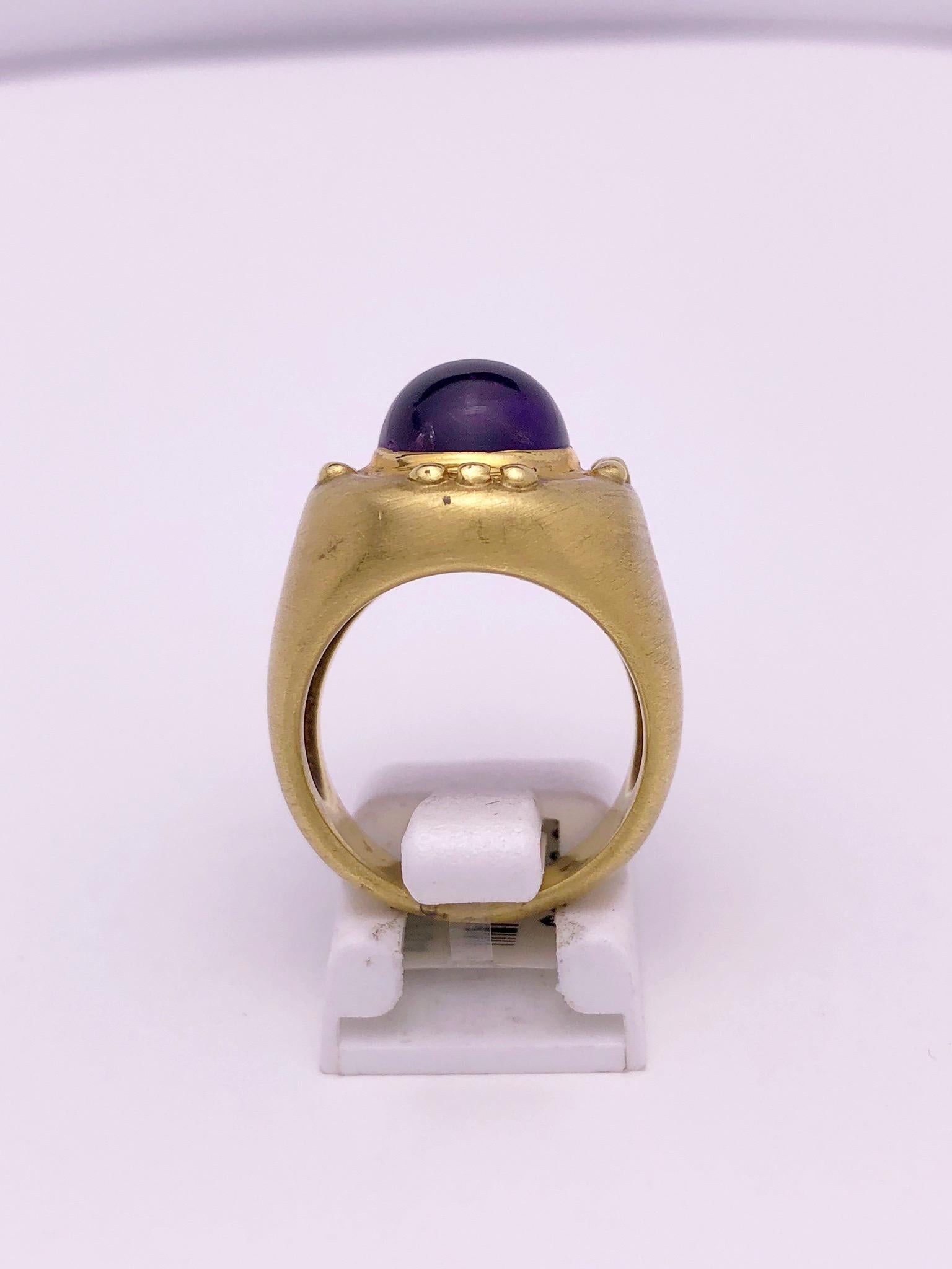Women's or Men's 18 Karat Yellow Gold Ring with Cabochon Oval Amethyst