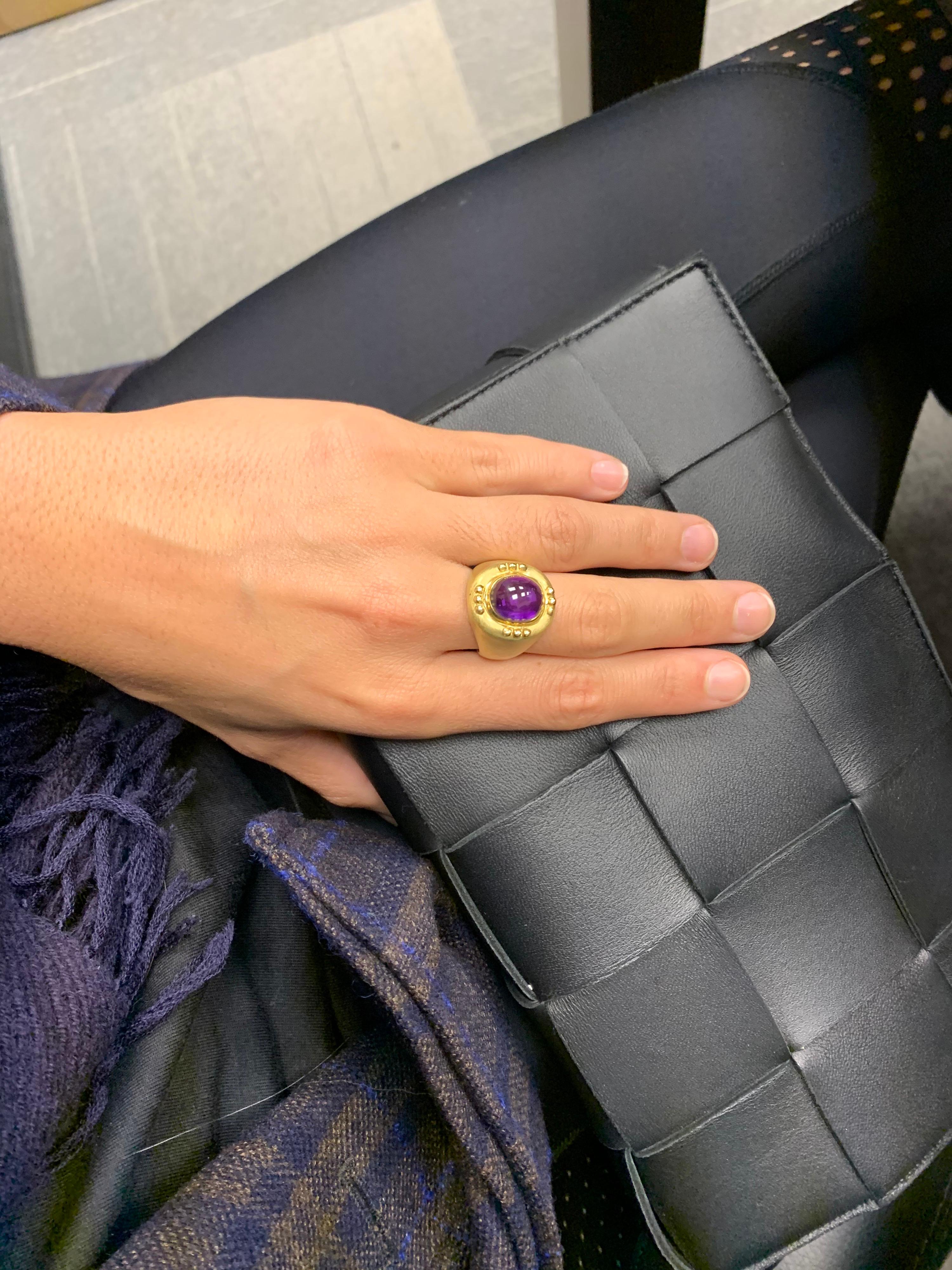 18 Karat Yellow Gold Ring with Cabochon Oval Amethyst 4