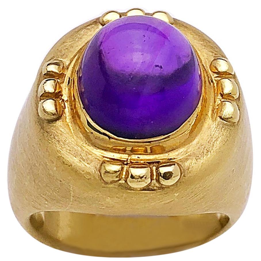 18 Karat Yellow Gold Ring with Cabochon Oval Amethyst