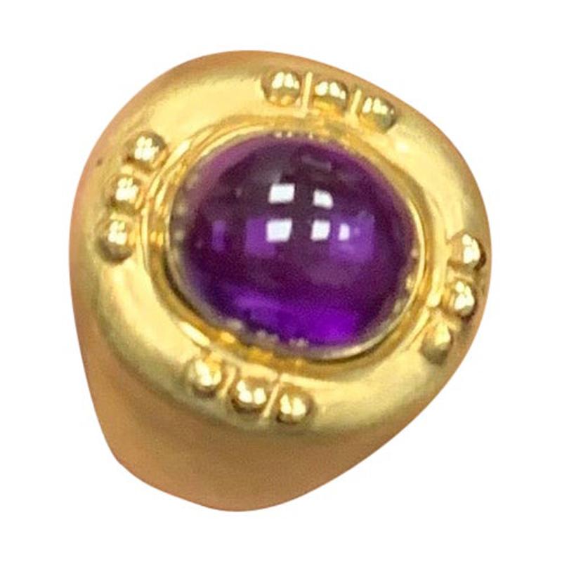 18kt yellow gold ring with an oval cabachone Amethyst.
The stone mesures 12.5 mm x 9.6mm
Finger size 6
Sizing options may be available
Stamped 750