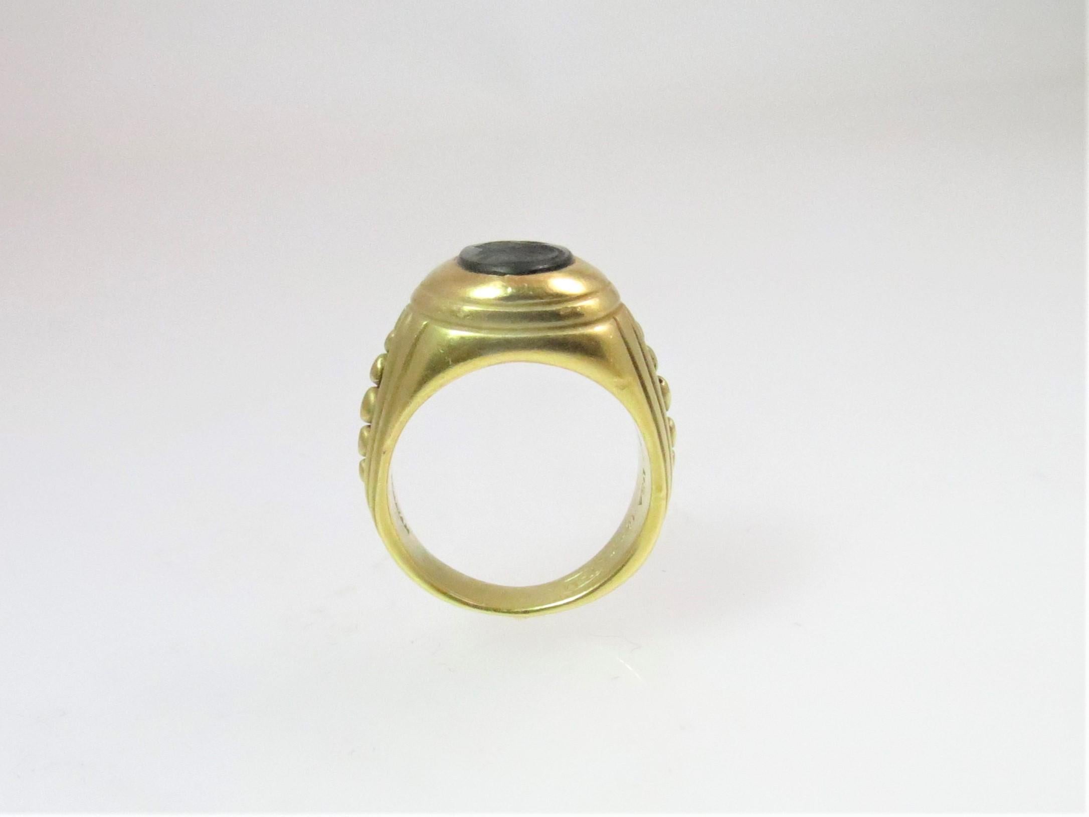 18 Karat Yellow Gold Ring with Carved Black Onyx Intaglio In Excellent Condition In Chicago, IL