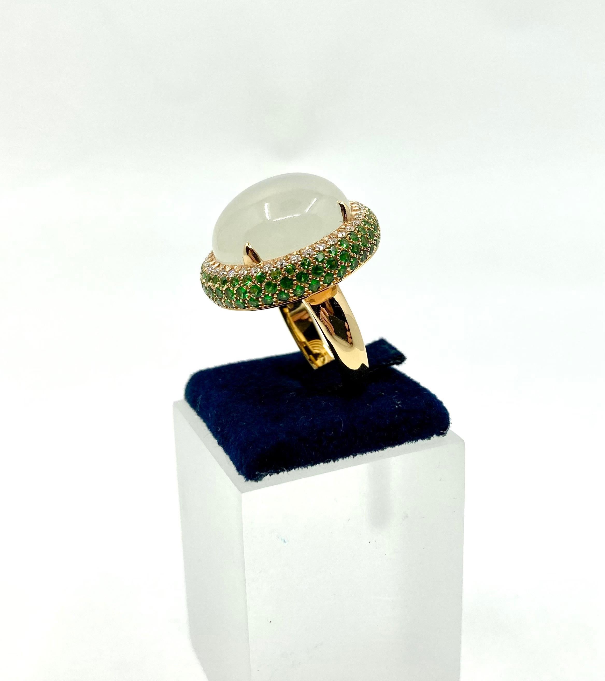 18 Karat Yellow Gold Italian Ring, with Moonstone, Diamonds and Tsavorite In New Condition For Sale In Valenza, IT