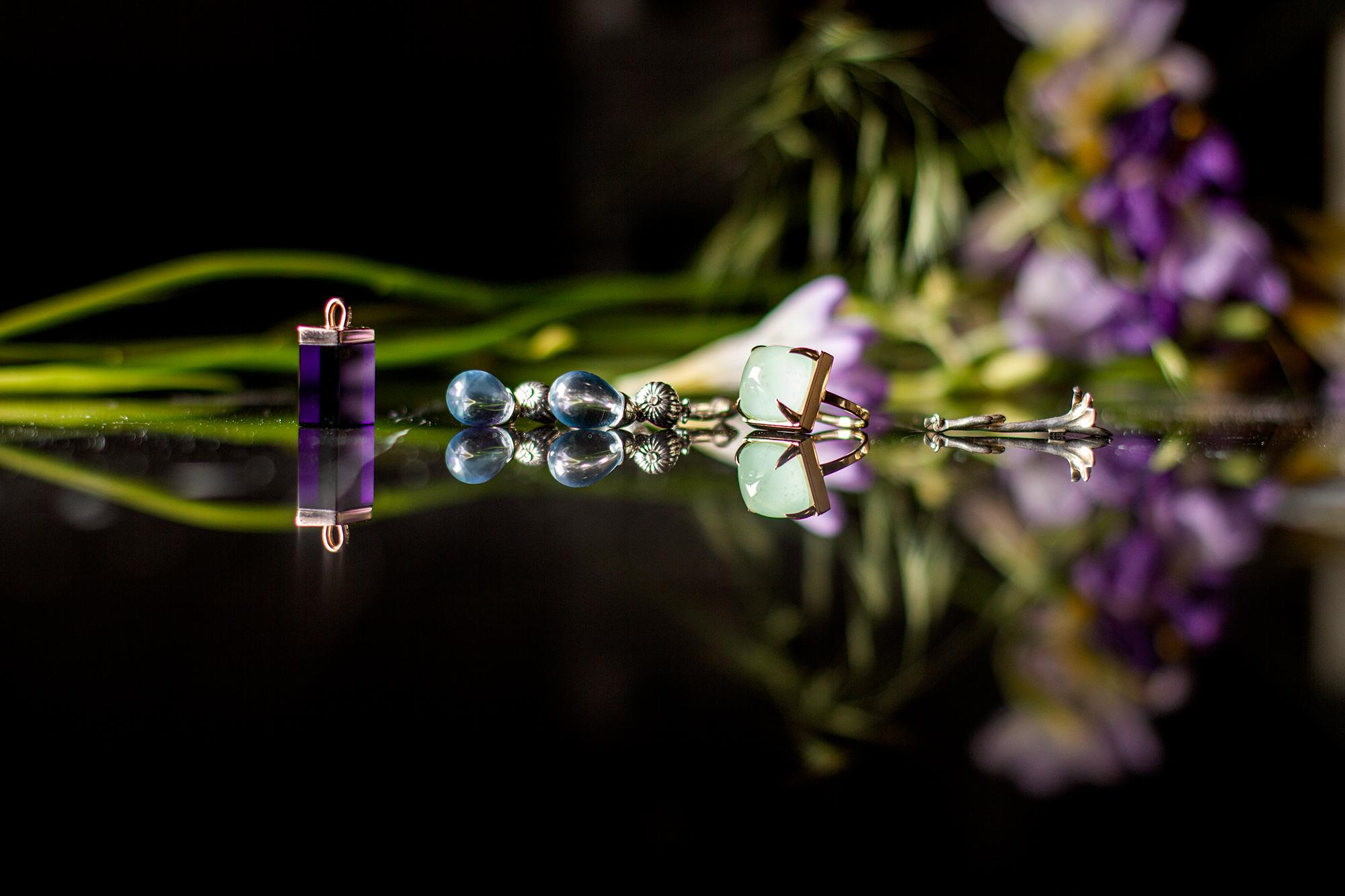 Bague en or jaune dix-huit carats avec calcédoine pain de sucre Neuf - En vente à Berlin, DE