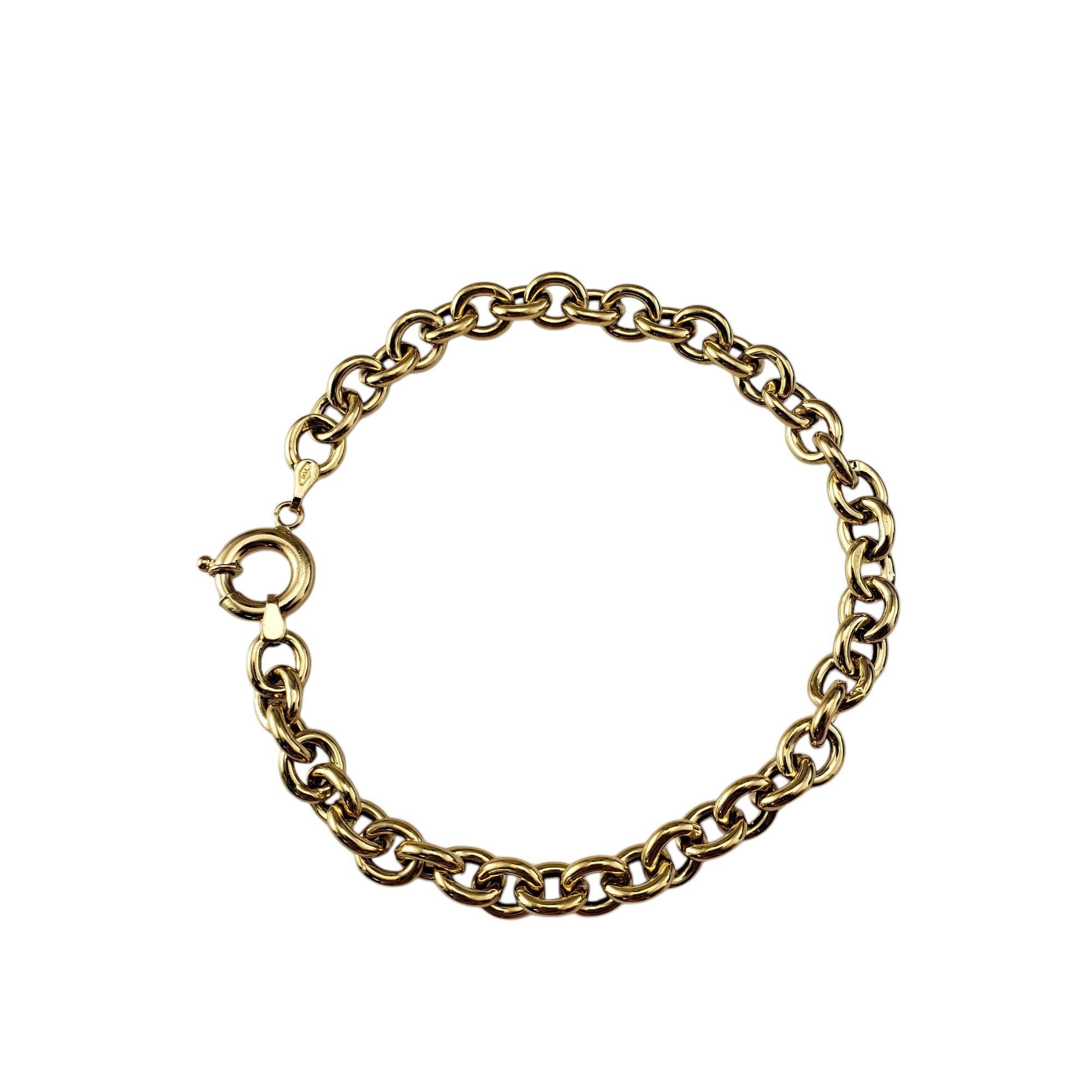 18 Karat Yellow Gold Rolo Link Chain Bracelet-

This timeless 18K yellow gold chain bracelet features interlocking roll links that creates a sophisticated, sleek appearance. Spring ring closure. 

Width: 6 mm.

Size: 8 inches

Weight: 2.3 dwt./ 3.6