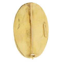 18 Karat Yellow Gold Roman Statue Sacrifice Pin