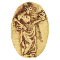 18 Karat Yellow Gold Roman Statue Sacrifice Pin
