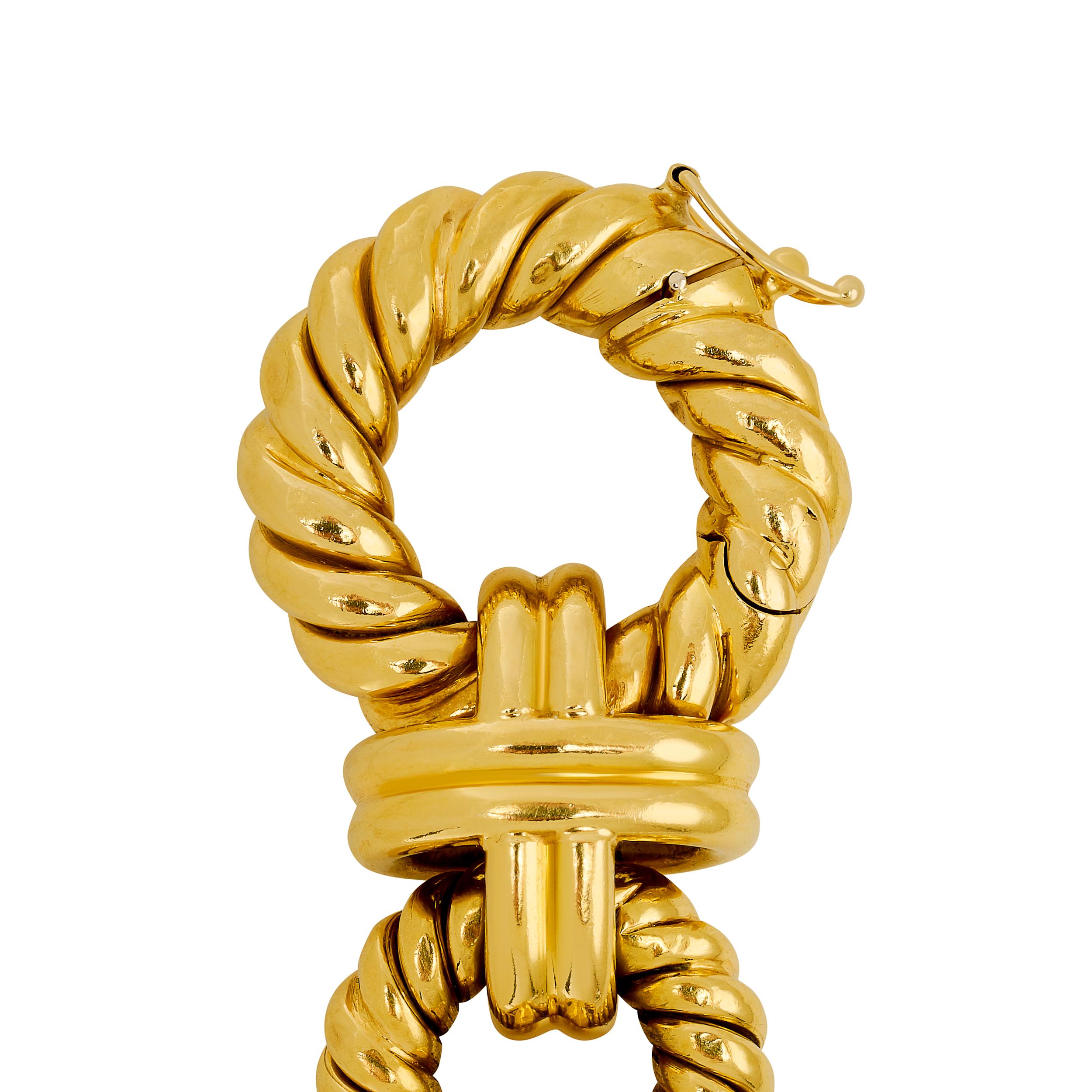 Dieses Armband aus 18-karätigem Gelbgold zeichnet sich durch ein klassisches Gliederdesign aus, das eine zeitlose und strukturierte Eleganz bietet.

7,5