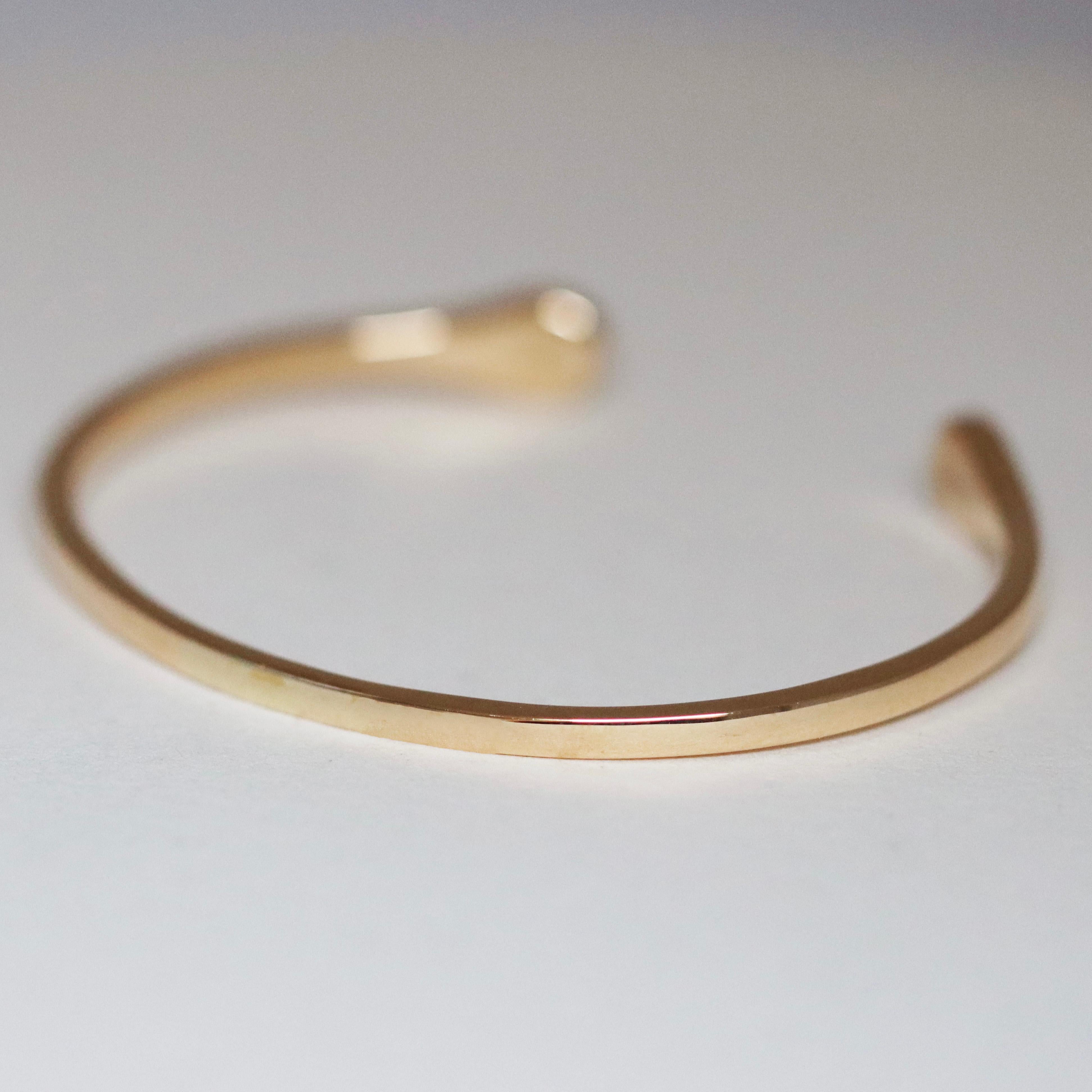 Contemporain Bracelet manchette en or jaune 18 carats diamants taillés en rose diamants taillés en brillant en vente