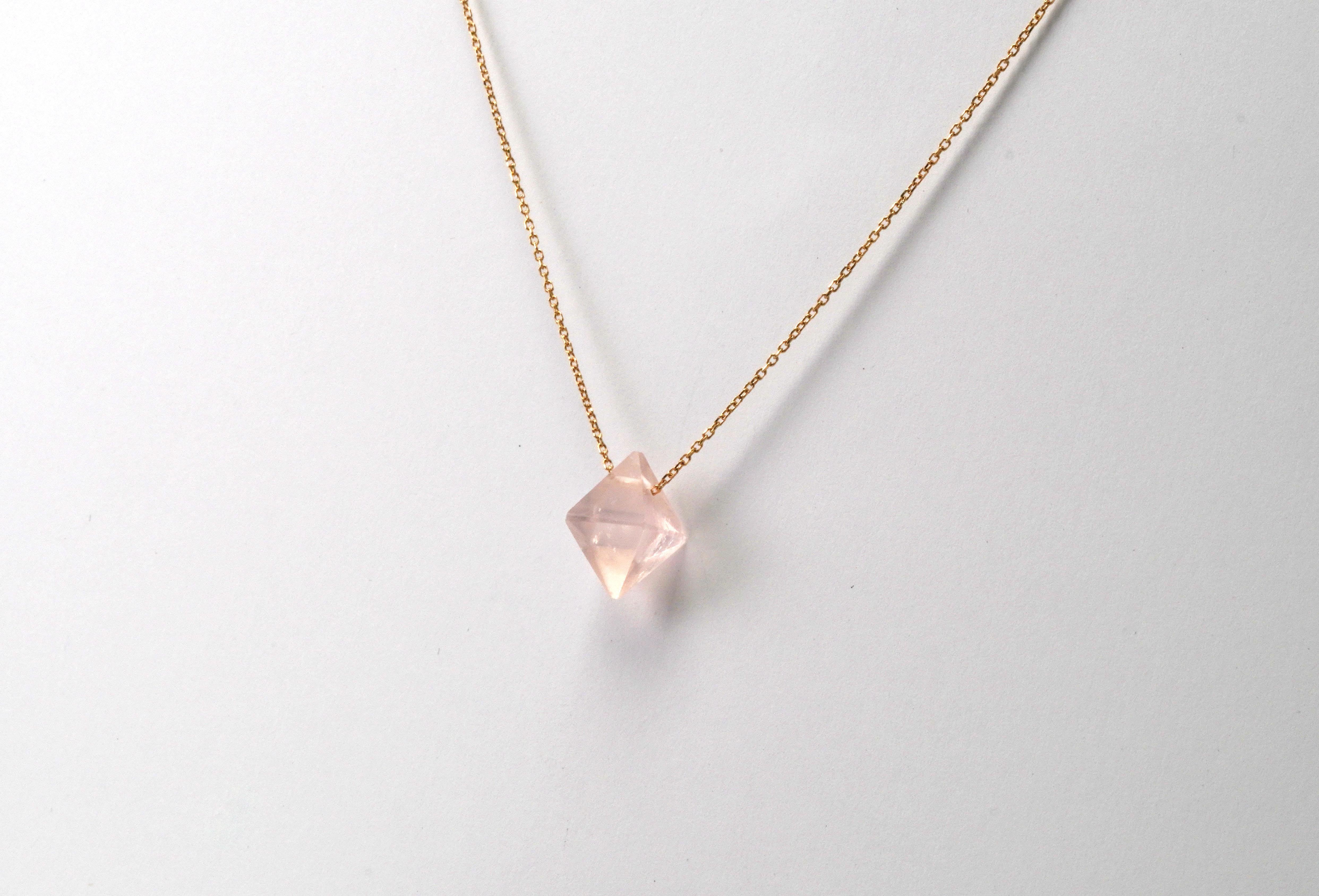 Collier en or jaune 18 carats et quartz rose Neuf - En vente à София, BG
