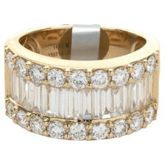 18 Karat Gelbgold Ring mit rundem und Baguette-Diamant