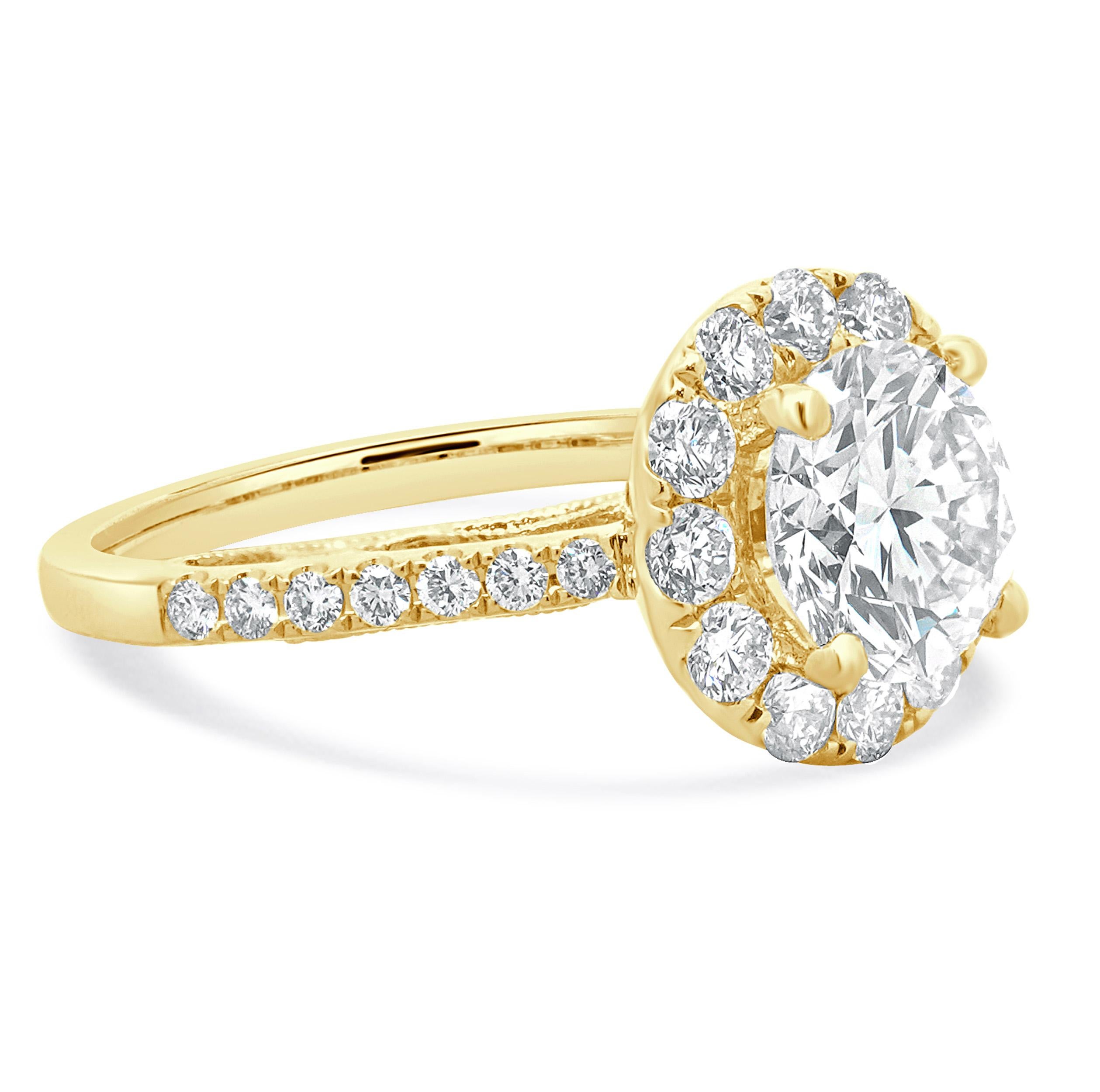 Matériau : Or jaune 18K
Diamant central : 1 diamant rond de taille brillant = 1,99cttw
Couleur : K.
Clarté : VS2
GIA : 2231061722
Diamant : taille ronde brillant = 1,13cttw
Couleur : G
Clarté : VS1-2
Taille de l'anneau : 7 (veuillez prévoir jusqu'à