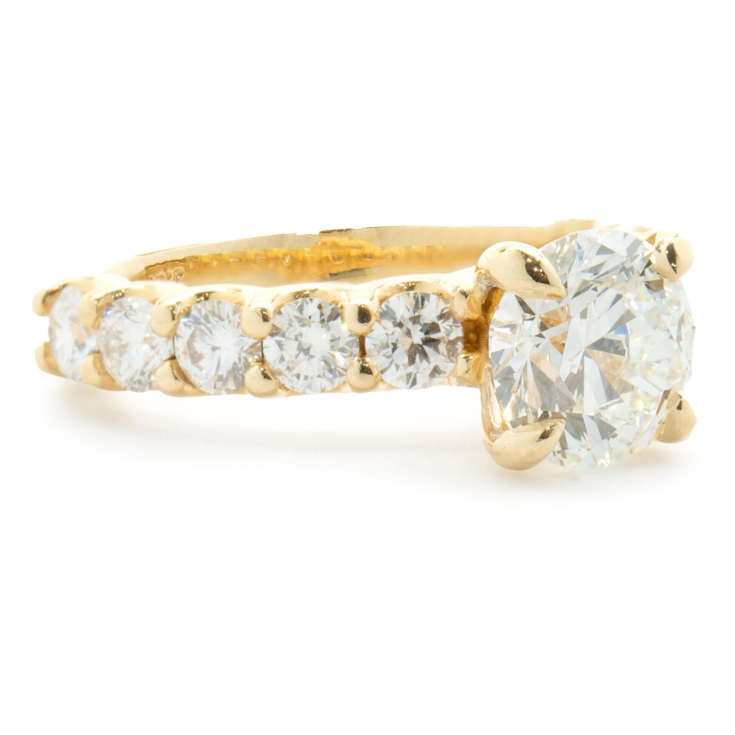 18 Karat Yellow Gold Round Brilliant Cut Diamond Engagement Ring In Excellent Condition In Scottsdale, AZ