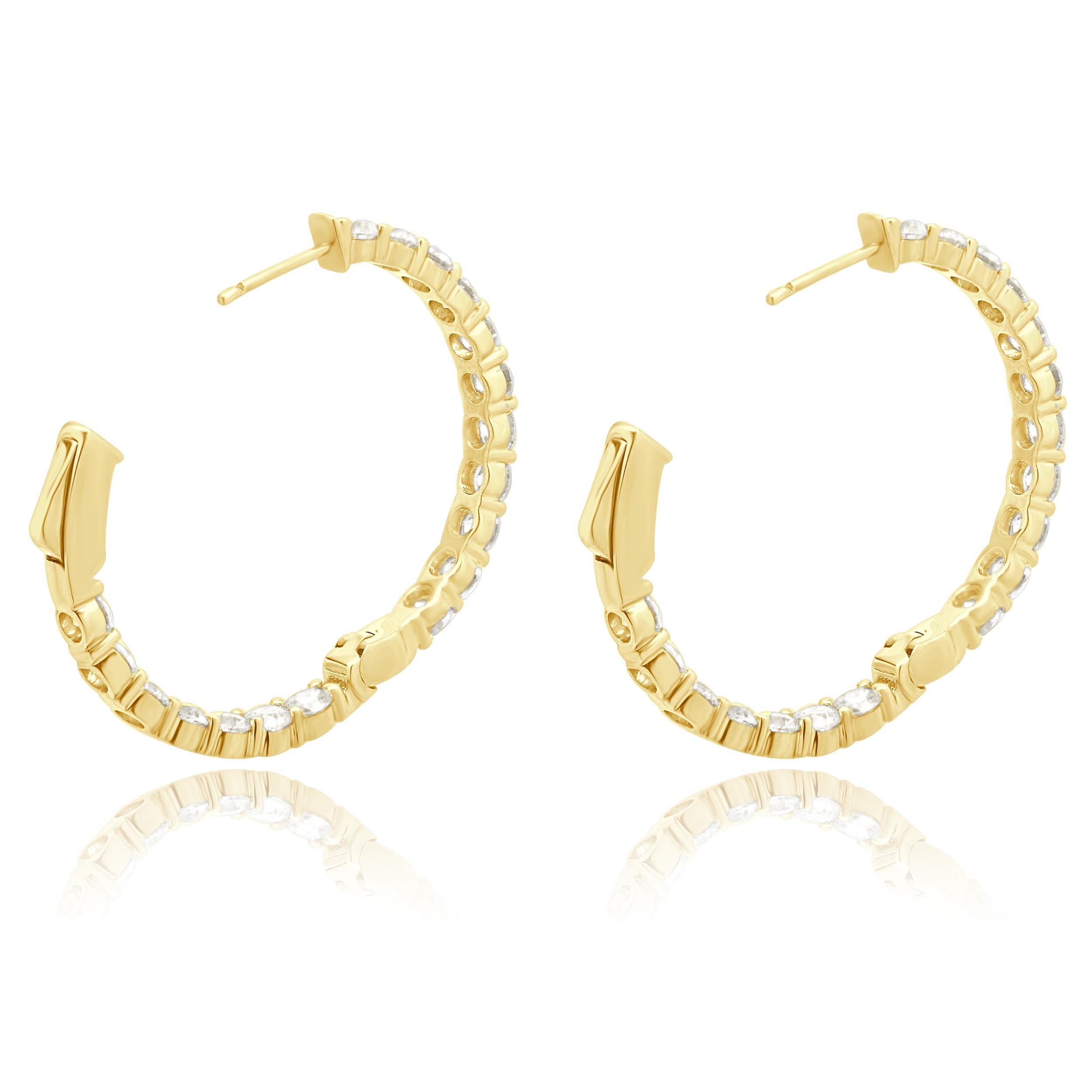 Pendientes de aro de oro amarillo de 18 quilates con diamante redondo talla brillante interior y exterior en Excelente estado para la venta en Scottsdale, AZ