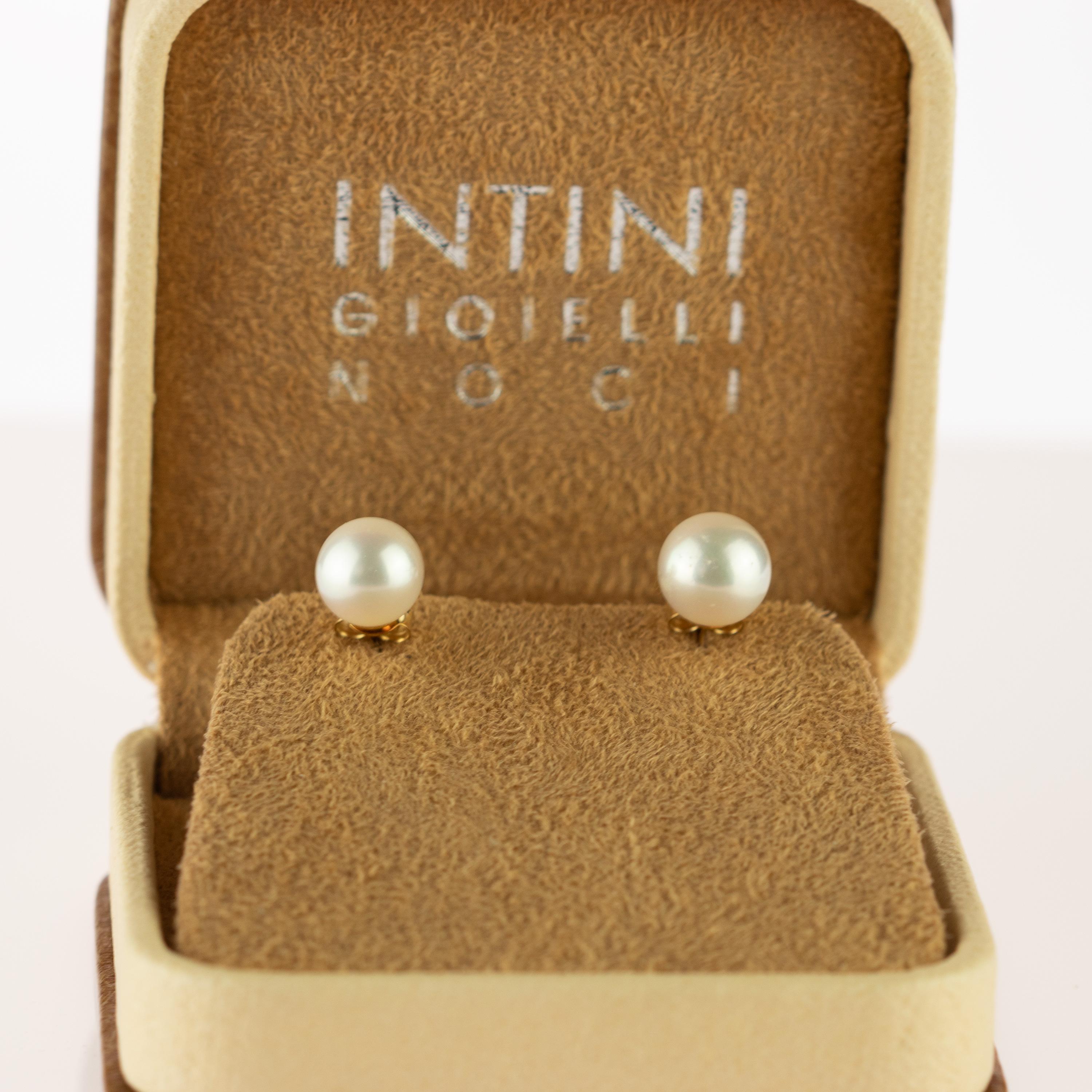 Artisan Intini Jewels 18 Karat Yellow Gold Round Freshwater Pearl Deco Handmade Earrings For Sale