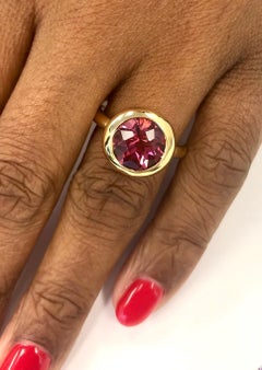 18 Karat Yellow Gold Round Pink Tourmaline Ring