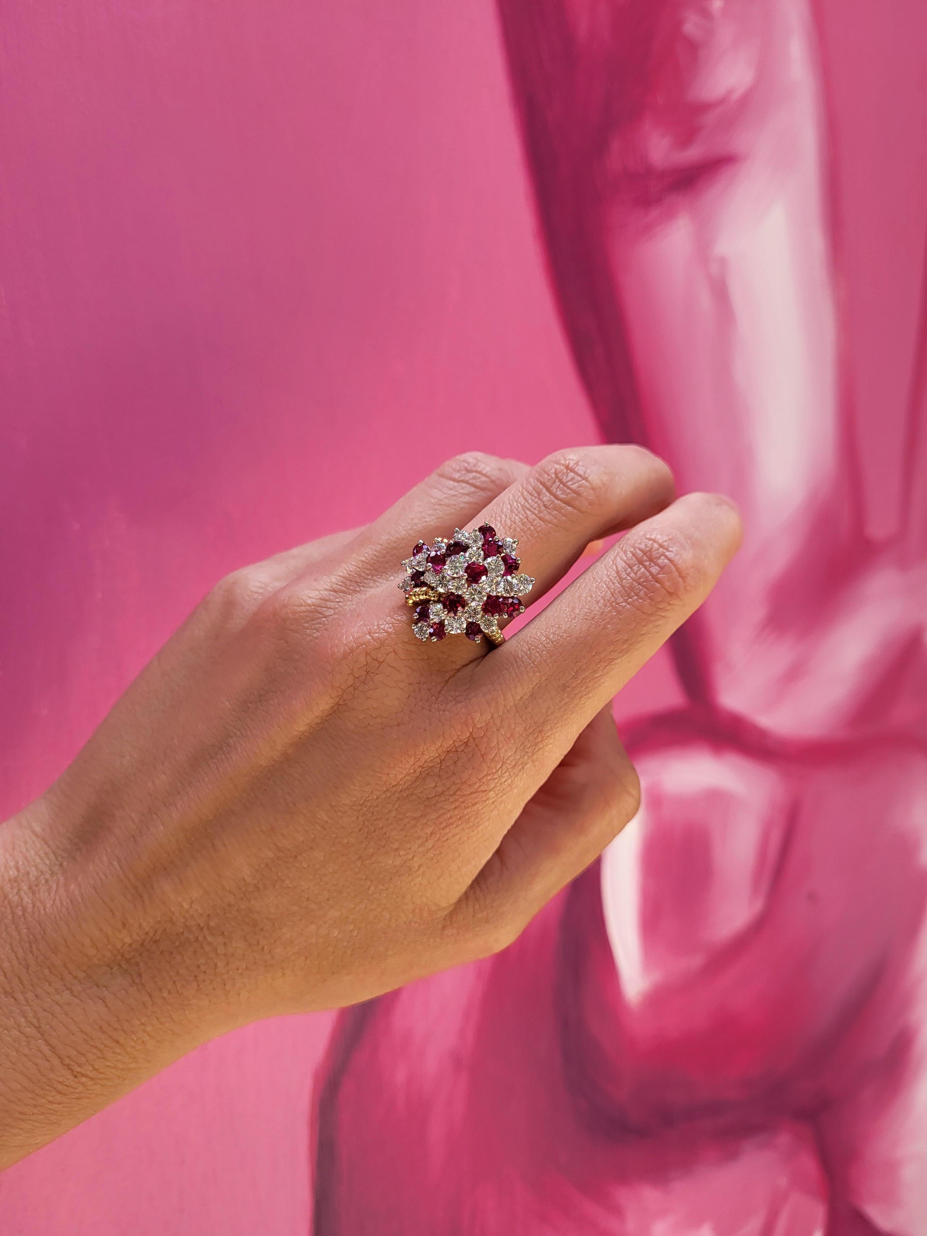 18 Karat Gelbgold Runder Rubin & Diamant Vintage Cocktail-Cluster-Ring 1
