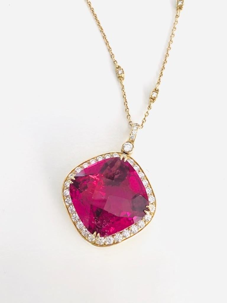 18 Karat Yellow Gold Rubellite and Diamond Pendant or Necklace For Sale 1