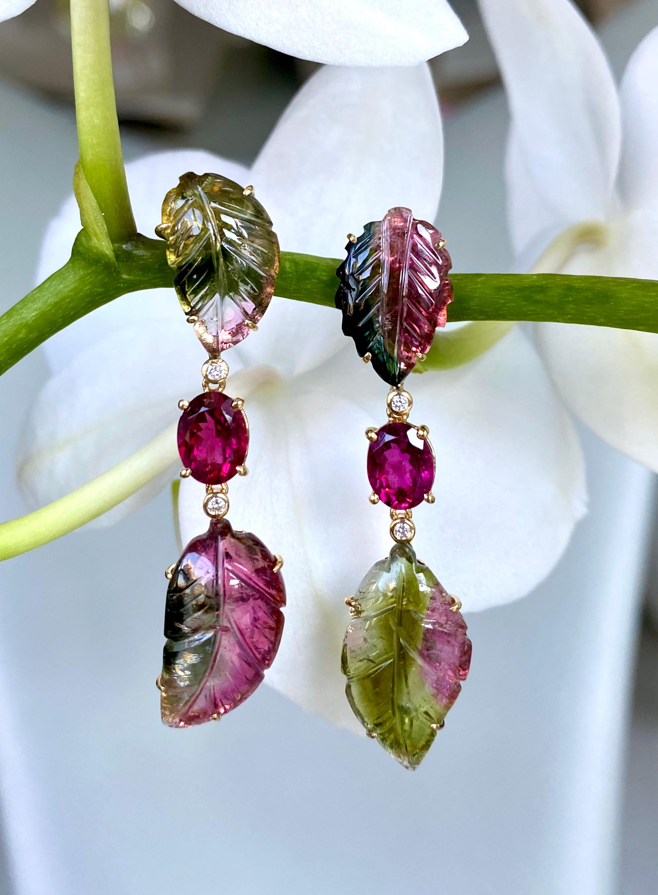 Contemporary 18 Karat Yellow Gold Rubellite Carved Bicolor Tourmaline Diamond Dangle Earrings For Sale