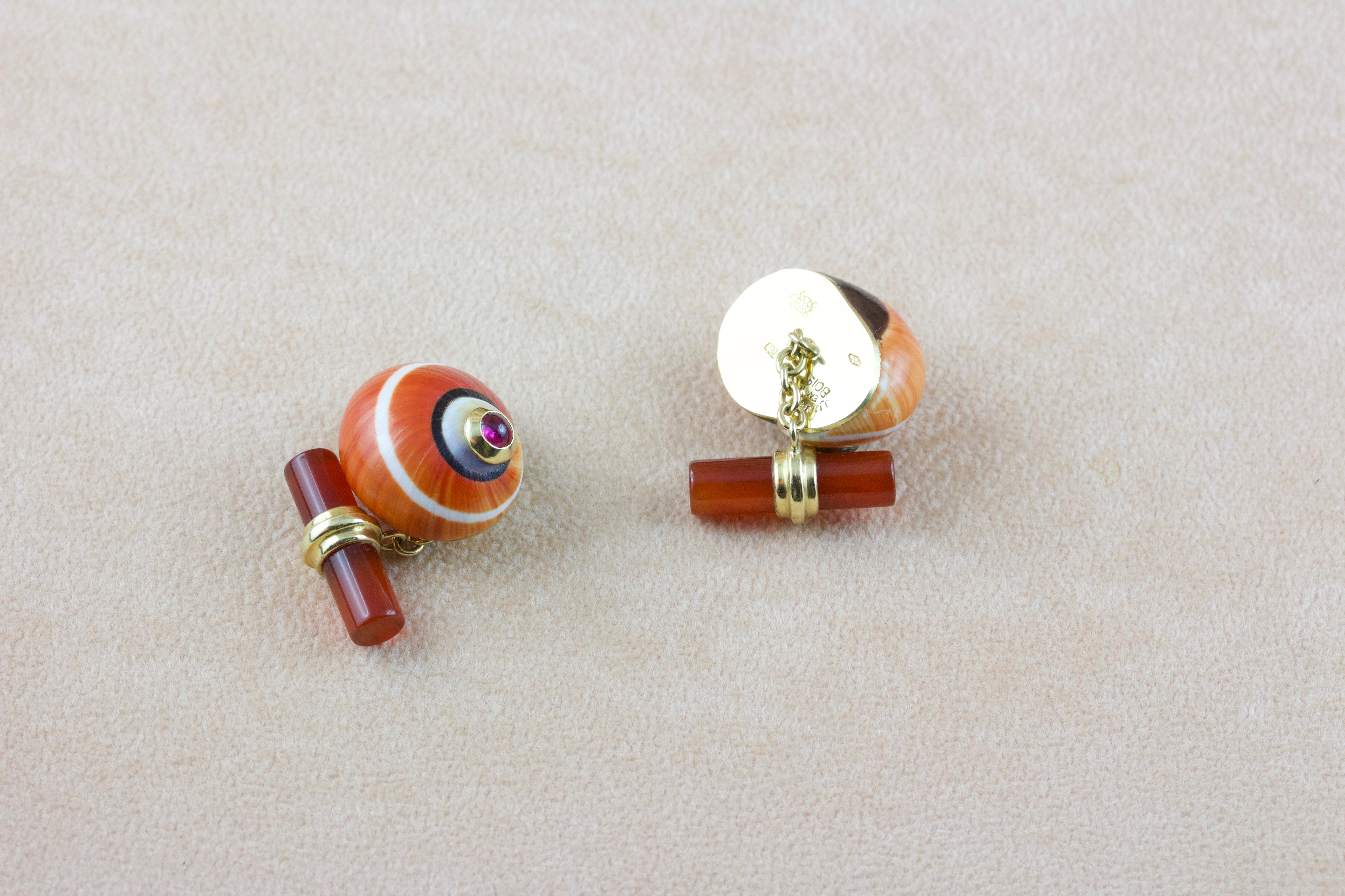 18 Karat Yellow Gold Rubies Carnelian Shell Cufflinks In New Condition In Milano, IT